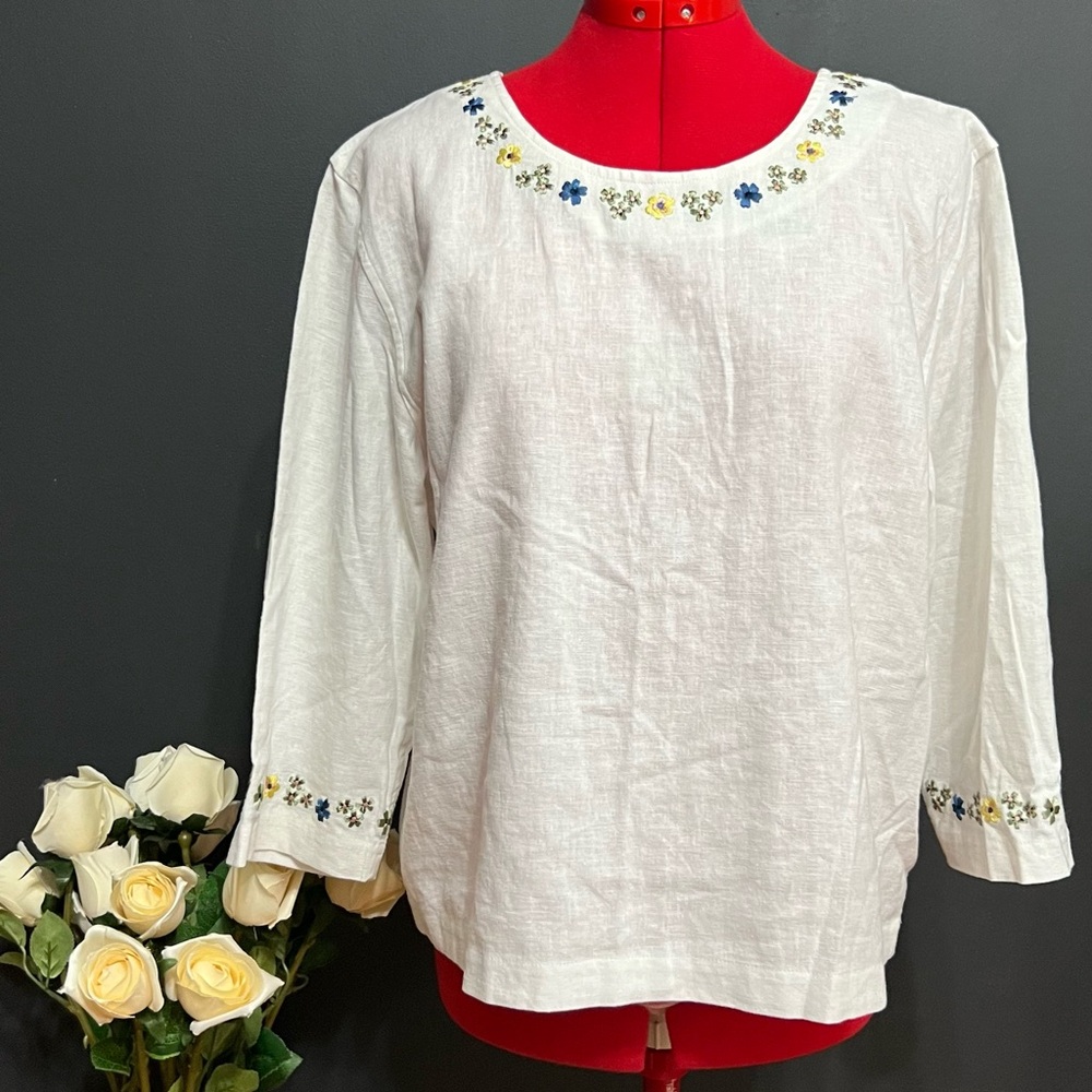 Christopher & Banks White Linen Blend Floral Embroidered Top — Size L